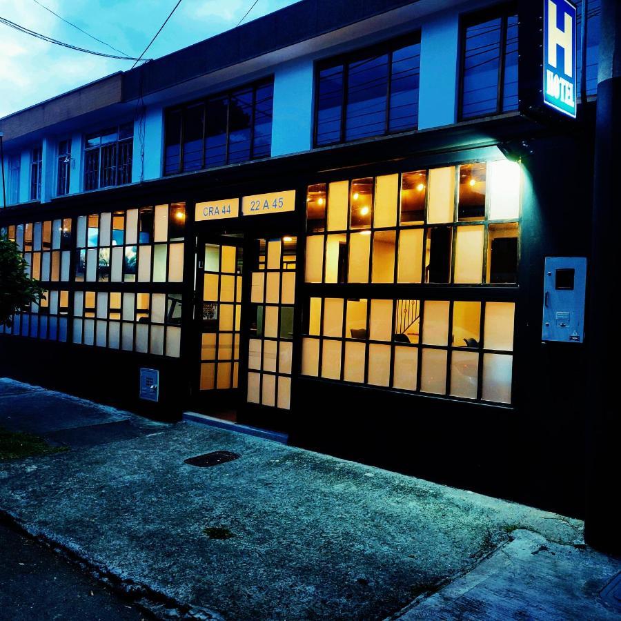 Hotel Kristal Ferial Bogota Bagian luar foto