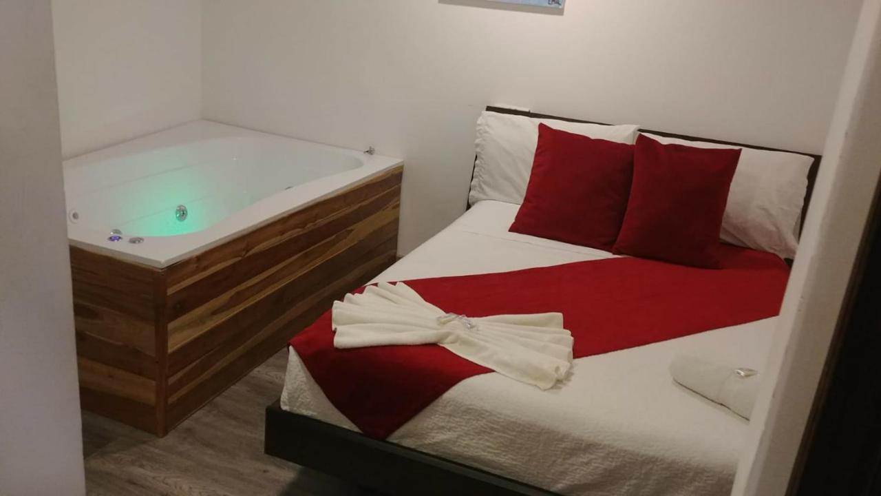 Hotel Kristal Ferial Bogota Bagian luar foto