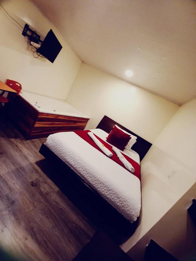 Hotel Kristal Ferial Bogota Bagian luar foto