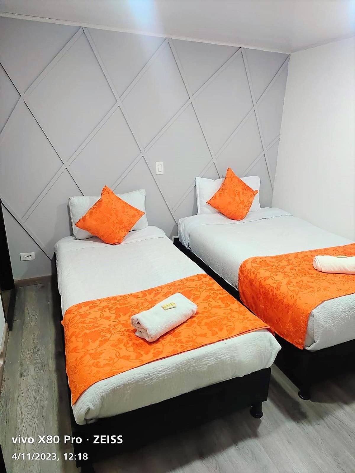 Hotel Kristal Ferial Bogota Bagian luar foto