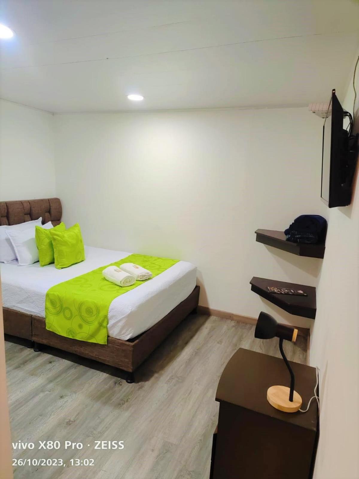 Hotel Kristal Ferial Bogota Bagian luar foto