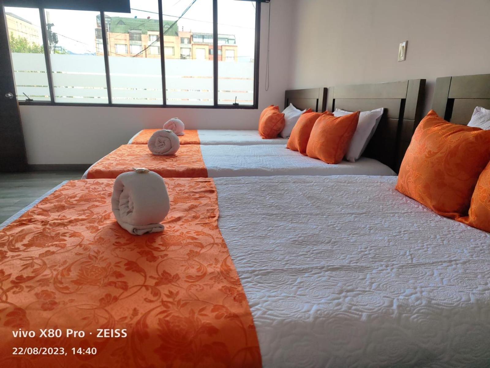 Hotel Kristal Ferial Bogota Bagian luar foto