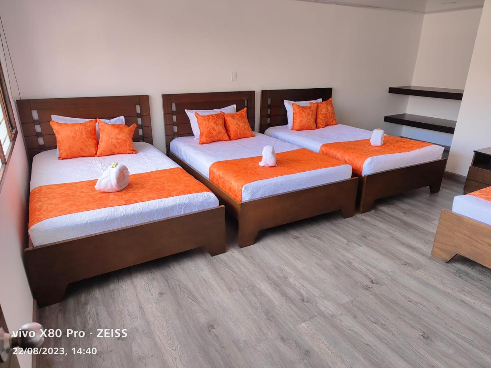 Hotel Kristal Ferial Bogota Bagian luar foto