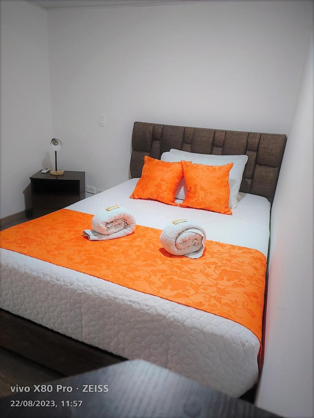 Hotel Kristal Ferial Bogota Bagian luar foto