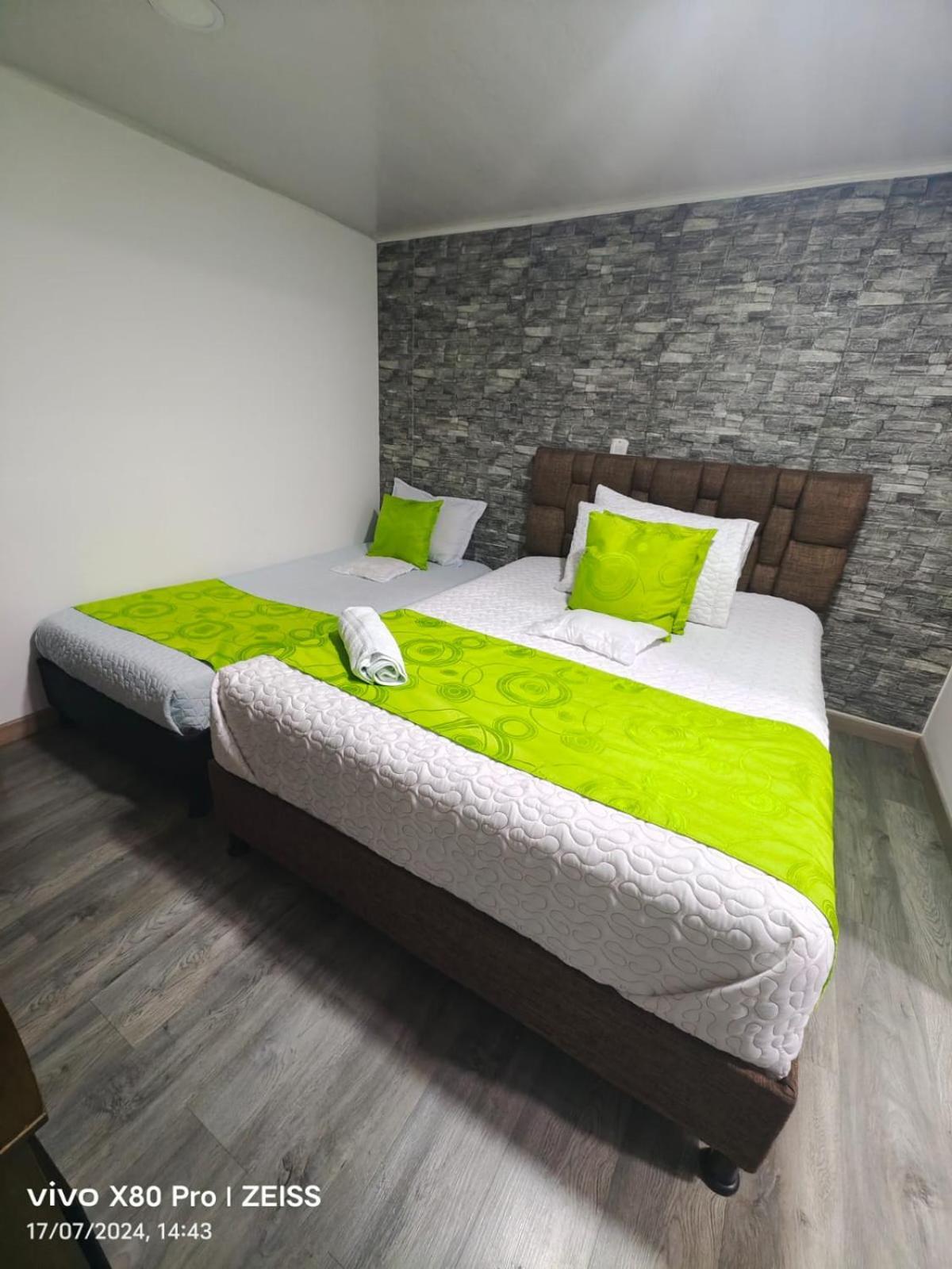 Hotel Kristal Ferial Bogota Bagian luar foto