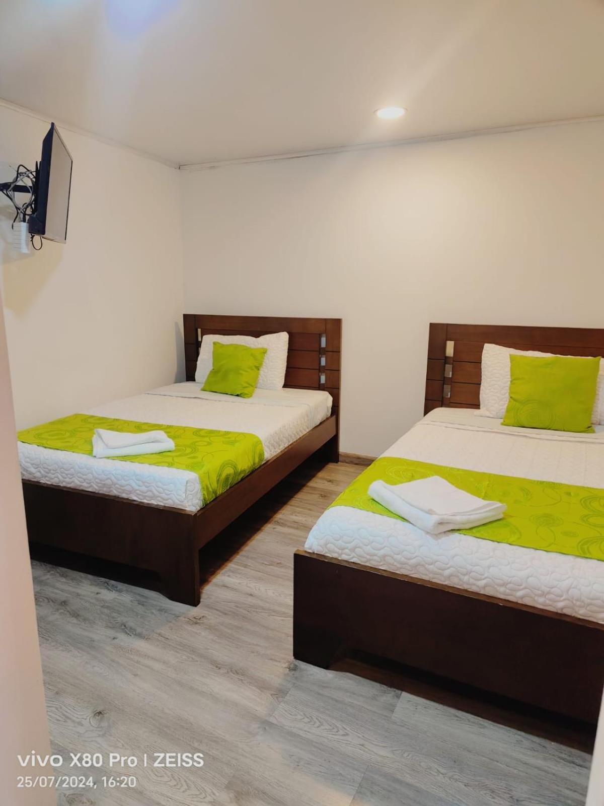 Hotel Kristal Ferial Bogota Bagian luar foto